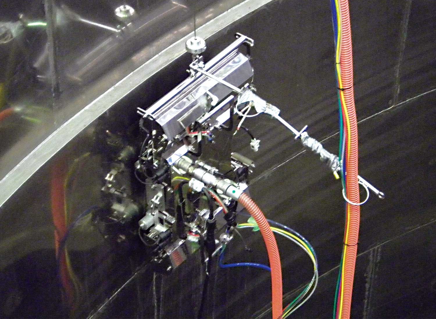 Wall decontamination unit