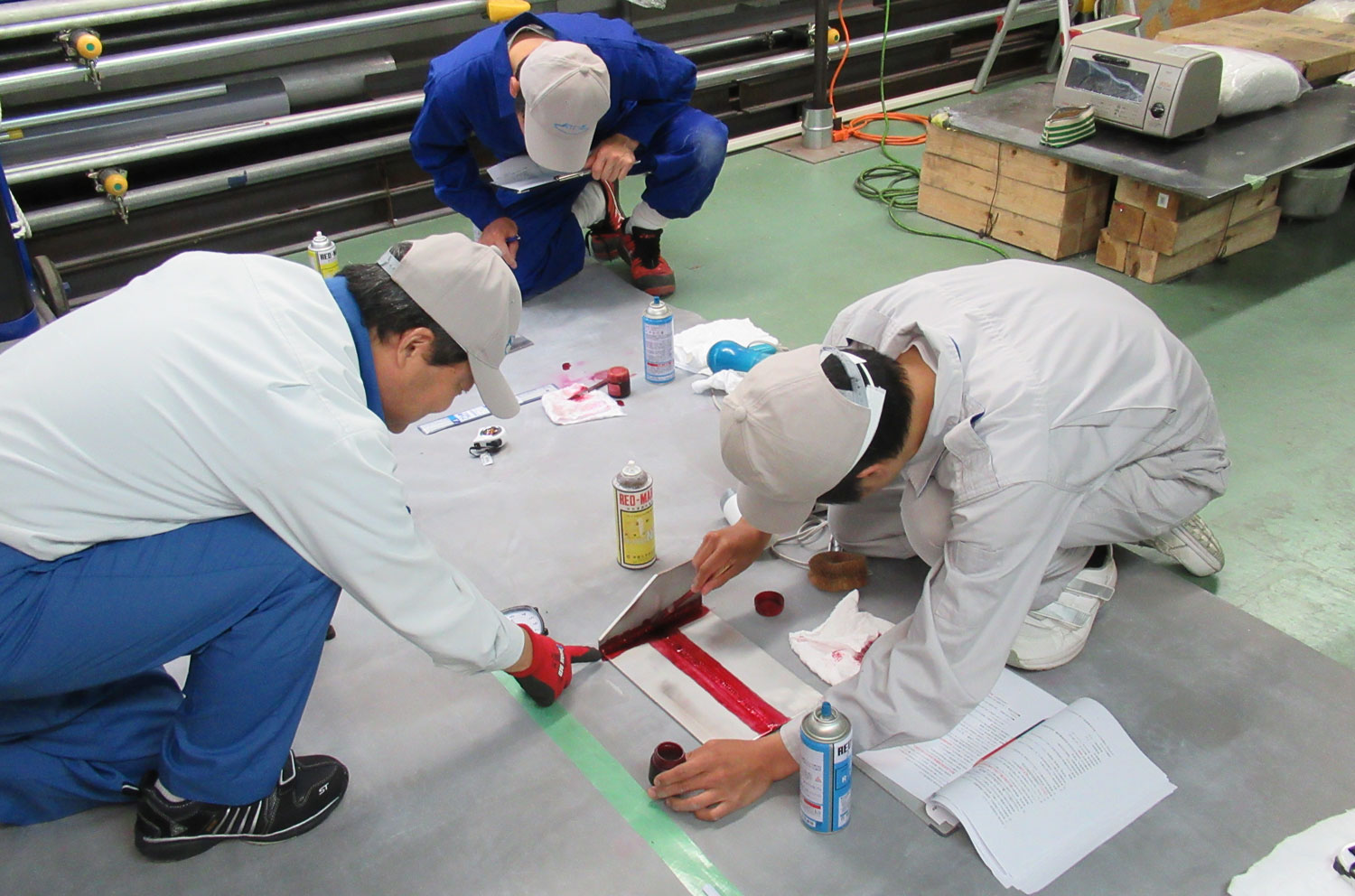 ＰＴ（浸透探傷試験）実技