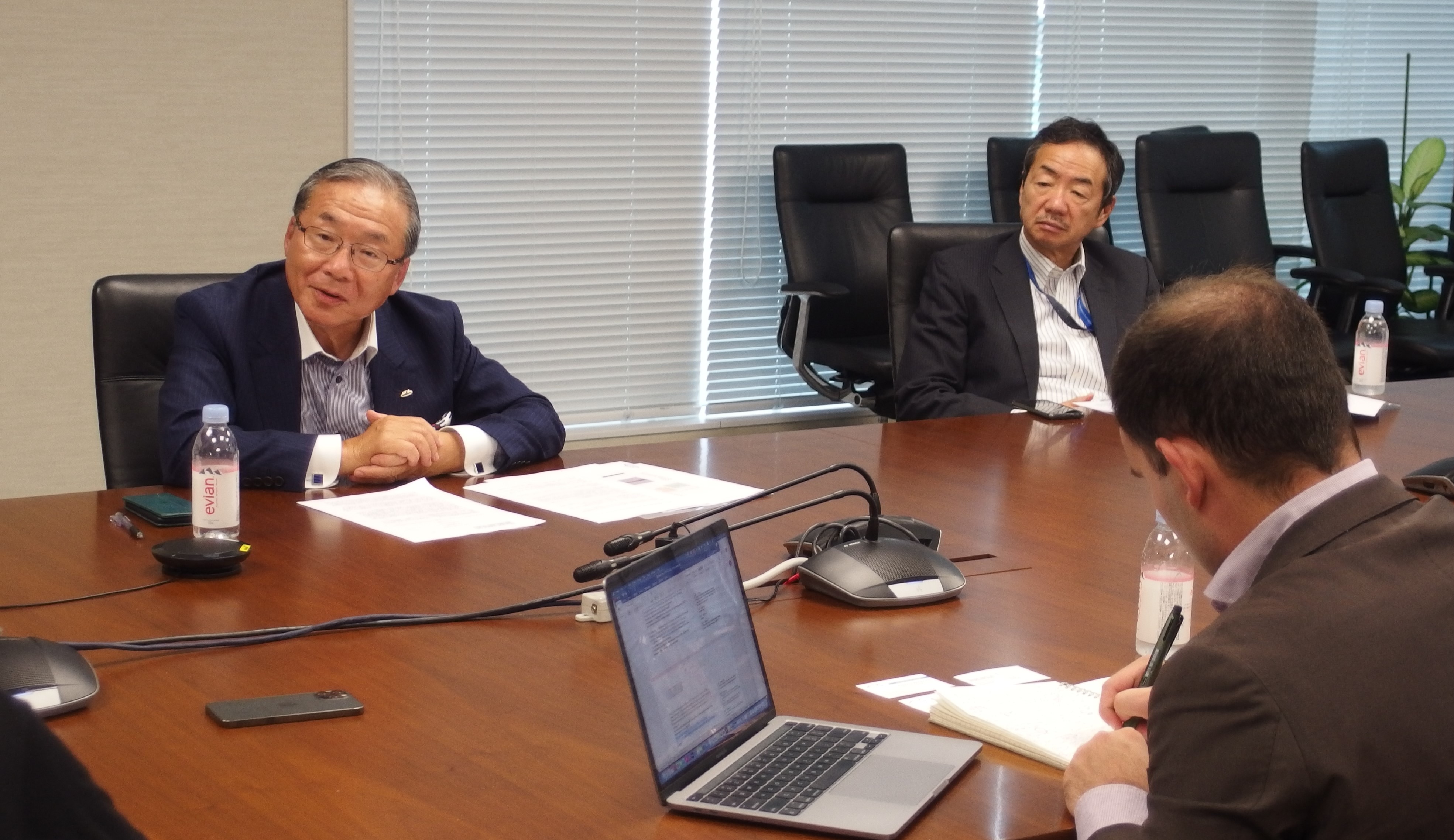 インタビューの様子